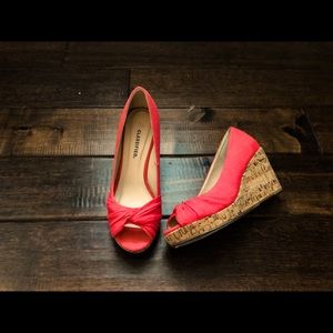 Coral wedge heel